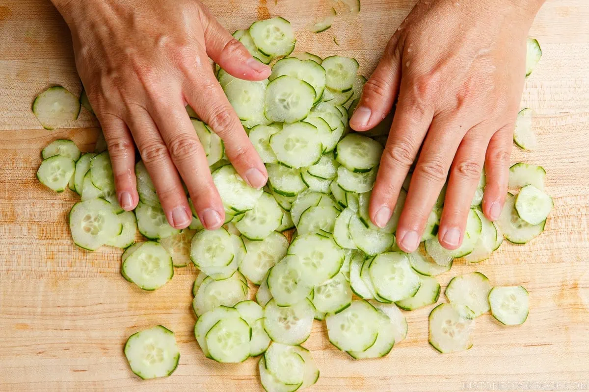 Salting the cucumber slices